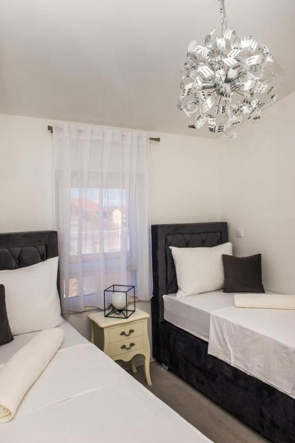 Apartments Zdeslav โรกอซนิซา ภายนอก รูปภาพ