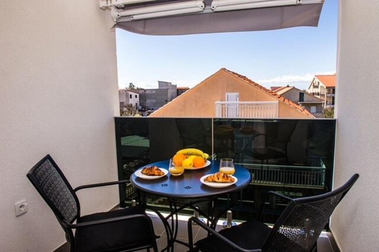 Apartments Zdeslav โรกอซนิซา ภายนอก รูปภาพ