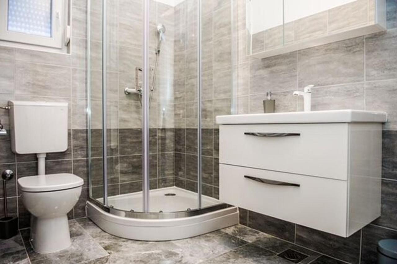 Apartments Zdeslav โรกอซนิซา ภายนอก รูปภาพ