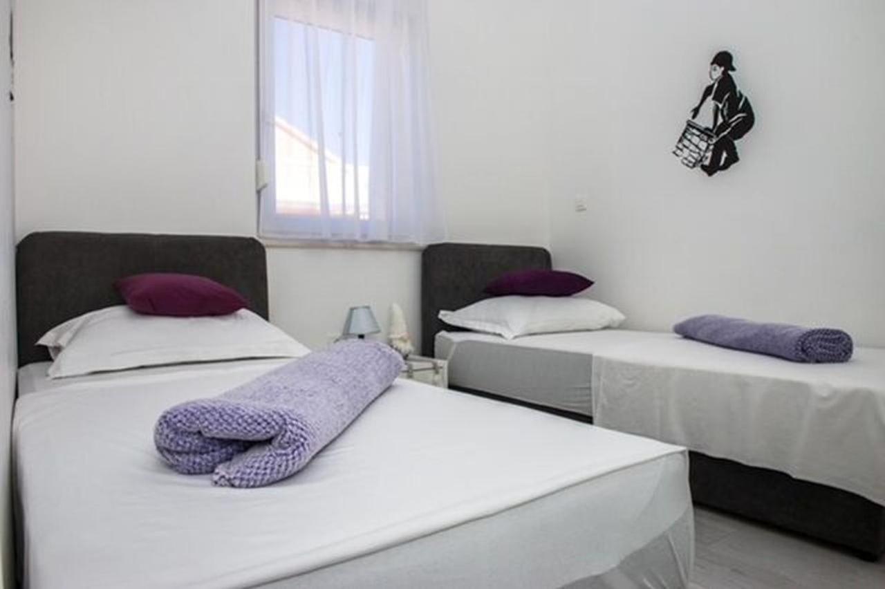 Apartments Zdeslav โรกอซนิซา ภายนอก รูปภาพ