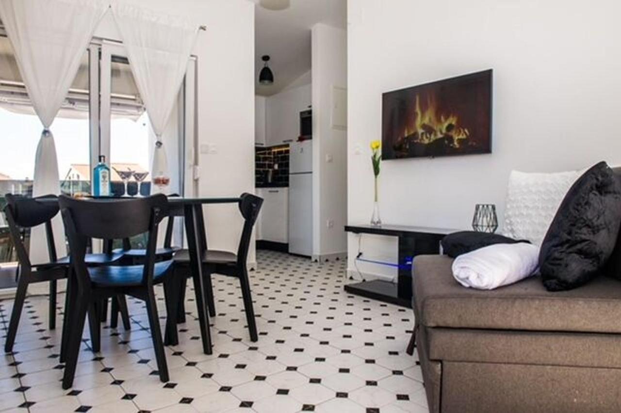 Apartments Zdeslav โรกอซนิซา ภายนอก รูปภาพ